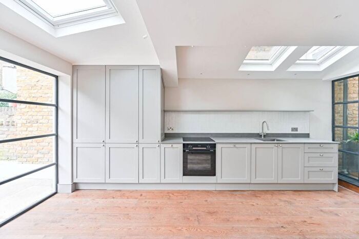 1 Bedroom Flat To Rent In Comyn Road, Clapham Junction, London, SW11