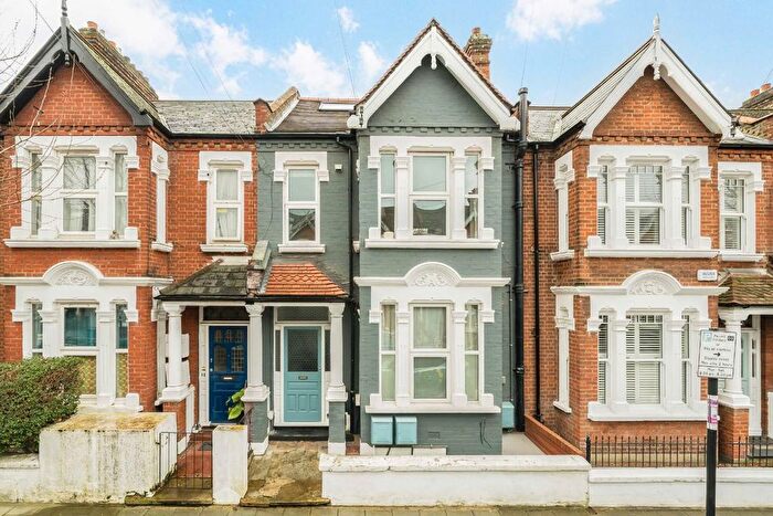 2 Bedroom Flat For Sale In Stapleton Road, Tooting, SW17