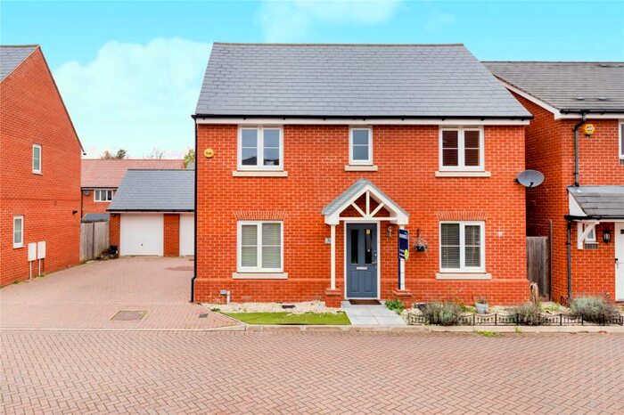 4 Bedroom Detached House To Rent In Fawn Drive, Three Mile Cross, Berkshire, RG7