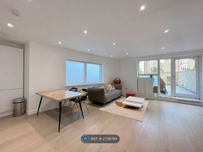 2 Bedroom Flat To Rent In Hafer Road, London, SW11