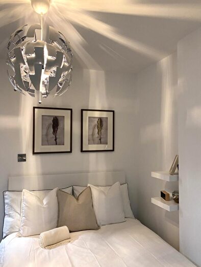 1 Bedroom Flat To Rent In Flat, Portland Street, - Bed, LN5