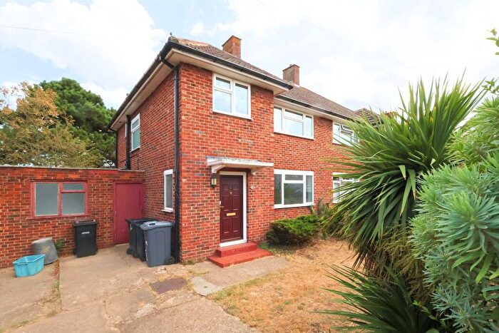 3 Bedroom Semi-Detached House For Sale In Coleridge Road, Croydon, CR0