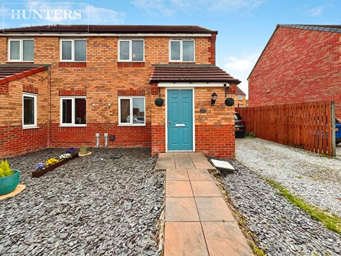 3 Bedroom Semi-Detached House For Sale In Oakdale Drive, South Elmsall, Pontefract, WF9