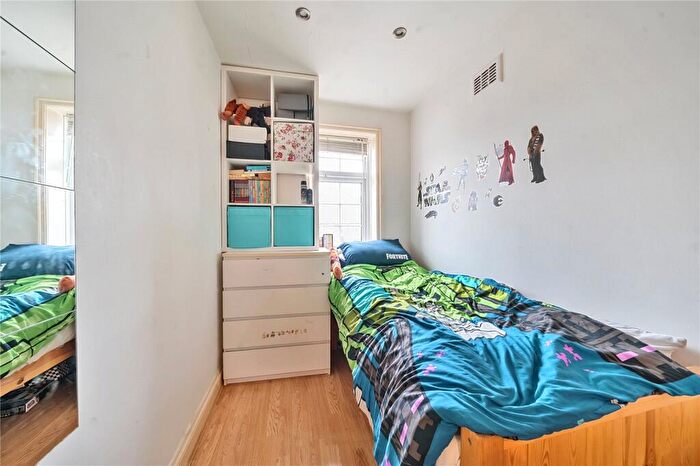 5 Bedroom Semi-Detached House For Sale In Cleveland Gardens, London, NW2