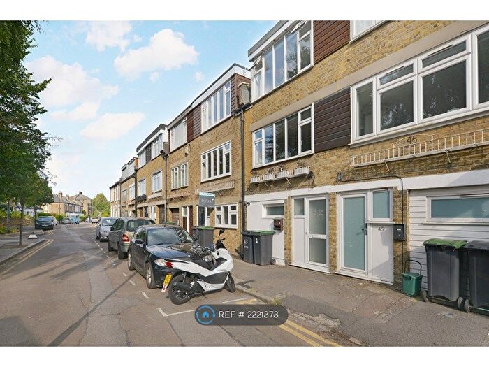 3 Bedroom Terraced House To Rent In Lynton Road, London, N8