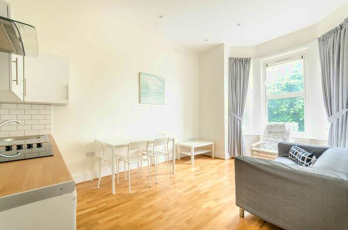 2 Bedroom Flat To Rent In Dean Road, Willesden Green, London, NW2