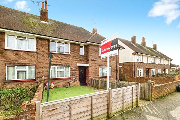 2 Bedroom Maisonette For Sale In Chelmsford Avenue, Romford, Essex, RM5