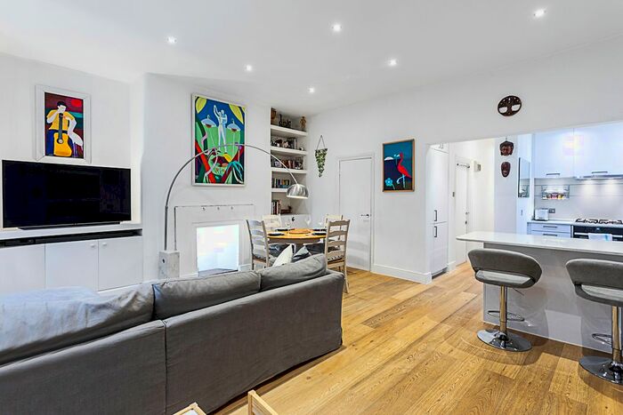 2 Bedroom Flat To Rent In Castletown Road, London, W14