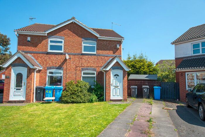 2 Bedroom Semi-Detached House To Rent In Charlestown Way, Hull, HU9