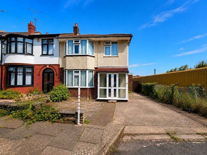 3 Bedroom End Of Terrace House For Sale In Peverels Way, Northampton, Northamptonshire, NN5