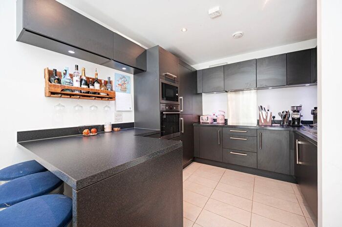 2 Bedroom Flat To Rent In Graciosa Court, Harford Street, Tower Hamlets, London, E1