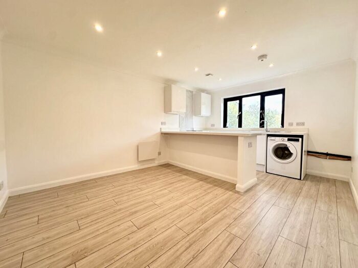 2 Bedroom Maisonette To Rent In Camelot Close, Thamesmead, SE28
