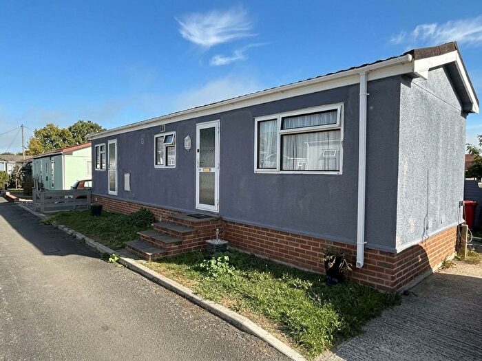 2 Bedroom Park Home For Sale In James Avenue, Clearways Park, TN15