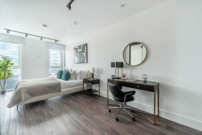 2 Bedroom Flat To Rent In Mitre Yard, North Kensington, London, NW10