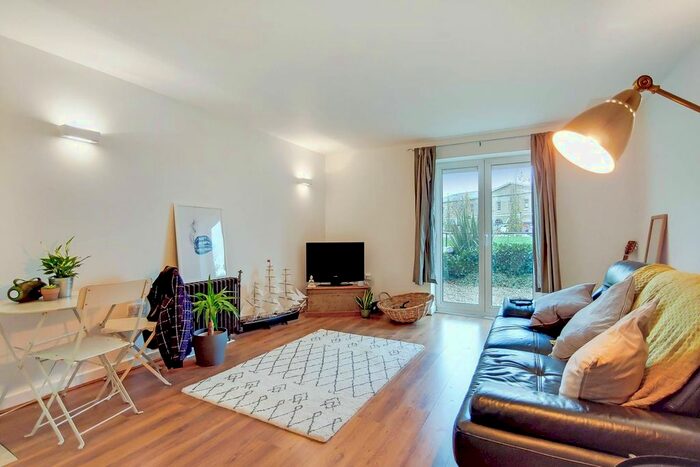 1 Bedroom Flat To Rent In Hopton Road, Woolwich, London, SE18