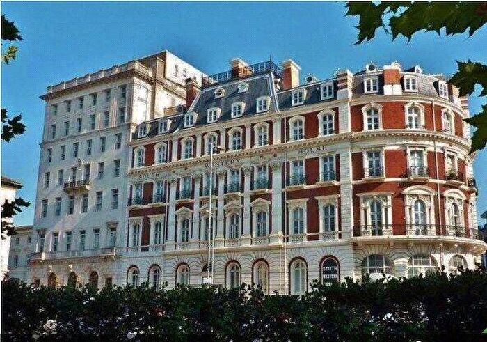 3 Bedroom Apartment For Sale In South Western House, Southampton, Hampshire, SO14