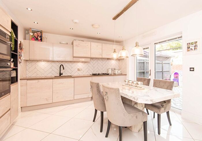 4 Bedroom Detached House For Sale In Pomegranate Road, Chesterfield, S41