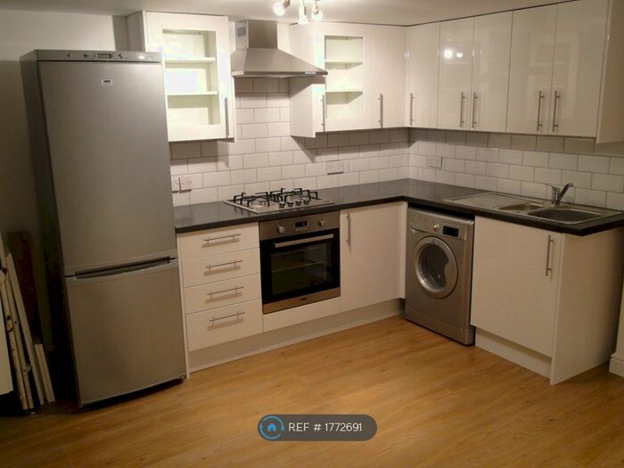 2 Bedroom Flat To Rent In William Street, Reading, RG1