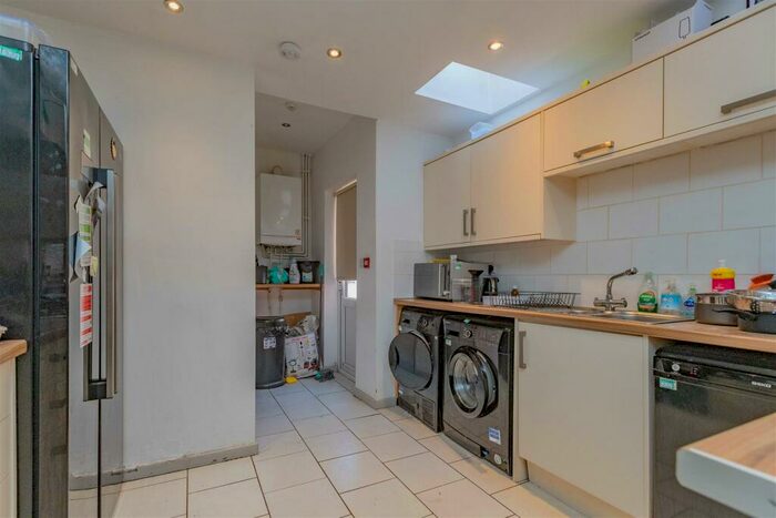 5 Bedroom House To Rent In Tiverton Road, Birmingham, B29