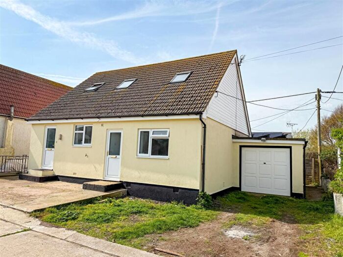 4 Bedroom Detached Bungalow For Sale In Vauxhall Avenue, Jaywick, Essex, CO15