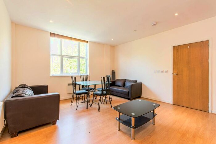 2 Bedroom Flat To Rent In Bromyard Avenue, Acton, London, W3