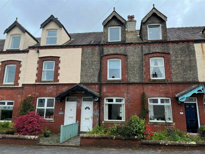 3 Bedroom Terraced House For Sale In Ruskin Avenue, Coniston, LA21