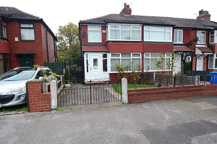 2 Bedroom Semi-Detached House For Sale In Sunnyside Road, Droylsden, M43