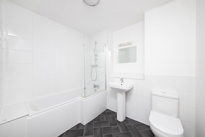 1 Bedroom Detached House To Rent In Willow Brook, OX14