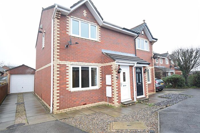 3 Bedroom Semi-Detached House To Rent In St Peters Gate, Ossett, WF5