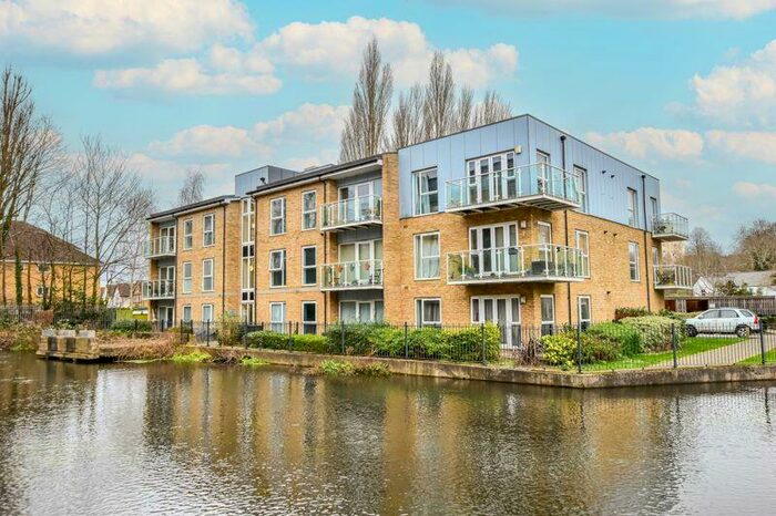 2 Bedroom Flat To Rent In Croxley Road, Hemel Hempstead, HP3