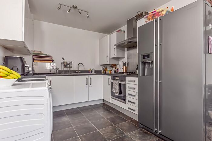 2 Bedroom Flat For Sale In Dale Square, Havant, PO9