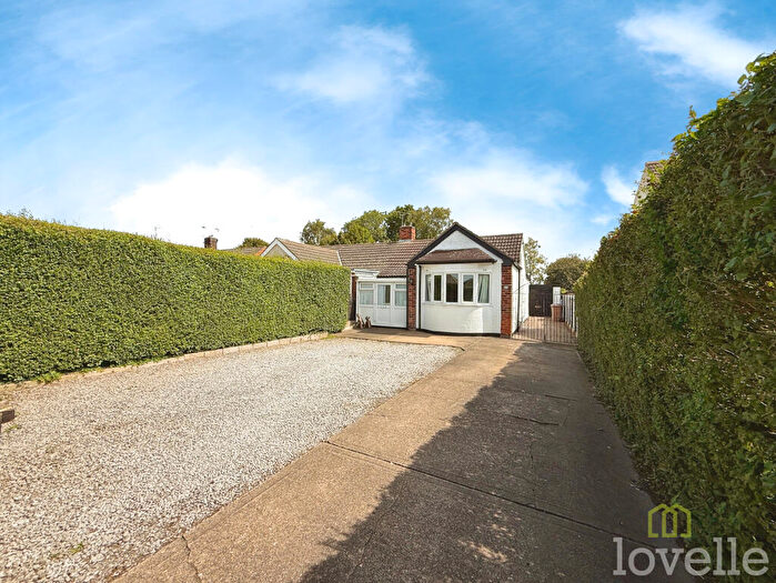 3 Bedroom Semi-Detached Bungalow For Sale In Grantham Road, Waddington, LN5
