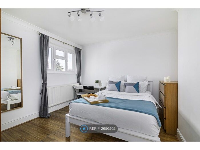 3 Bedroom Maisonette To Rent In Evelyn Court, London, N1