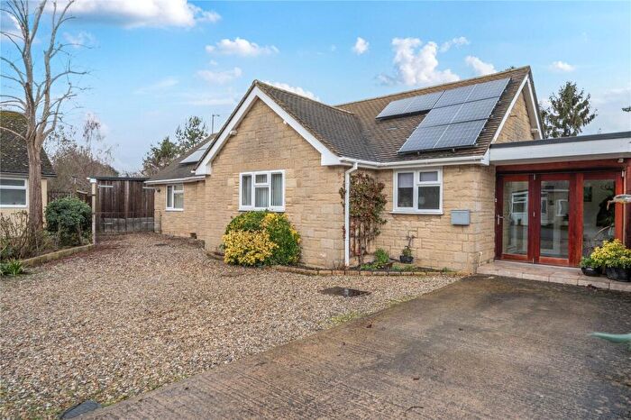 4 Bedroom Bungalow For Sale In Manor Crescent, Standlake, Witney, OX29