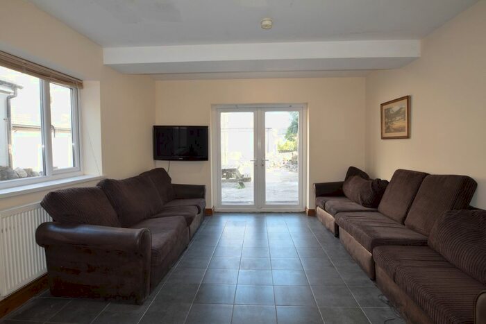 10 Bedroom Terraced House To Rent In Woodville Road, Cathays, CF24