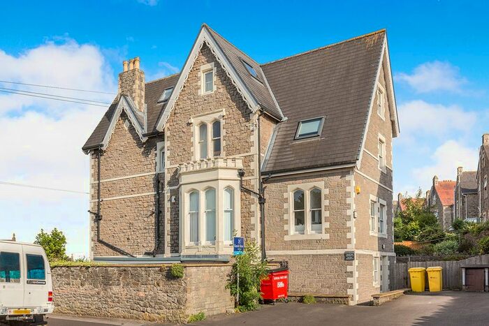 2 Bedroom Flat To Rent In St. Johns Road, Clevedon, Avon, BS21