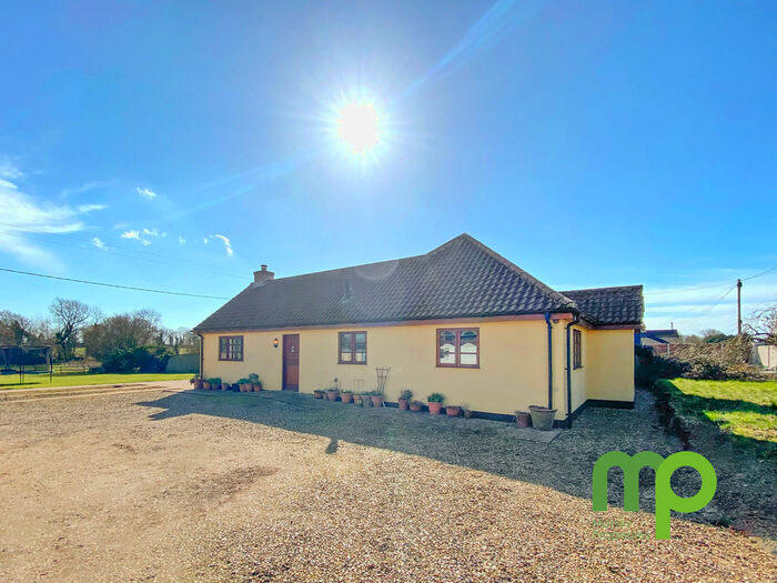 5 Bedroom Chalet For Sale In Swamp Lane, Great Ellingham, NR17