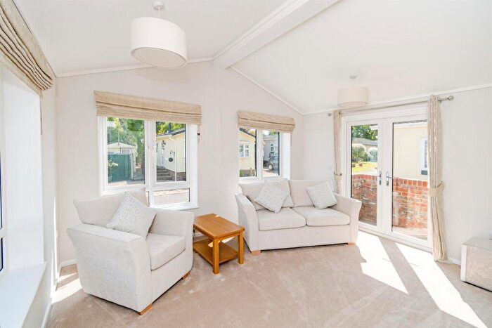 2 Bedroom Park Home For Sale In Canada Road, West Wellow, Romsey, SO51