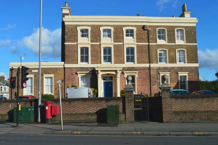 3 Bedroom Flat To Rent In Cleveland House, Hoe Street, Walthamstow, E17