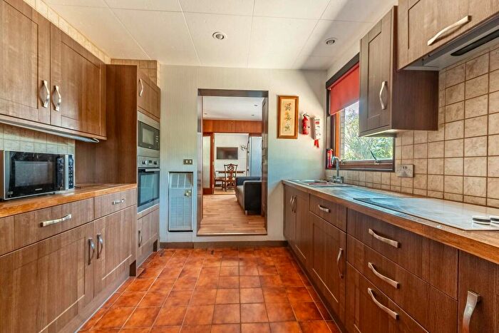 5 Bedroom Detached House To Rent In Aylmer Drive, Stanmore, HA7