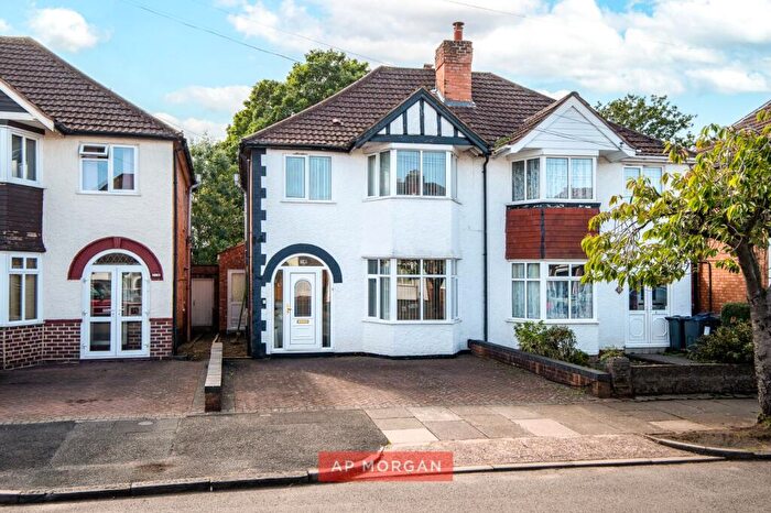 3 Bedroom Semi Detached House For Sale In Hilton Avenue, Birmingham, West Midlands, B28