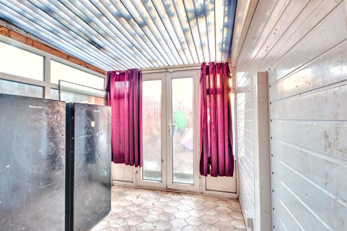 3 Bedroom End Of Terrace House For Sale In Hamilton Gardens, Nottingham, NG5