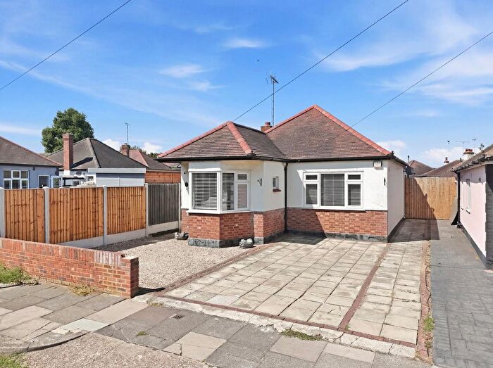 2 Bedroom Detached Bungalow For Sale In Thornford Gardens, Southend-On-Sea, SS2