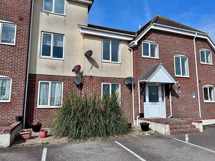 2 Bedroom Flat For Sale In Southwood Road, Hayling Island, PO11