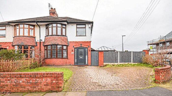 3 Bedroom Semi-Detached House For Sale In Half Acre Road, Bamford, Rochdale, OL11