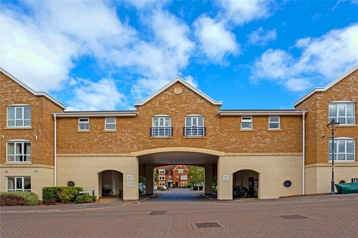 3 Bedroom Flat To Rent In Complins Close, Oxford, OX2