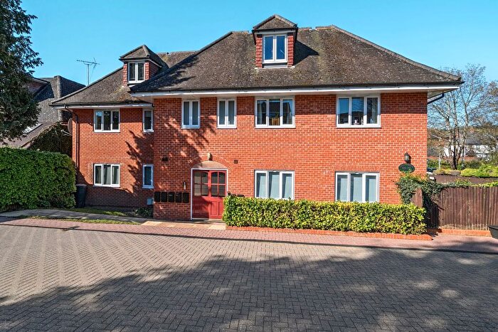 1 Bedroom Flat For Sale In Greenfields Avenue, Alton, Hampshire, GU34