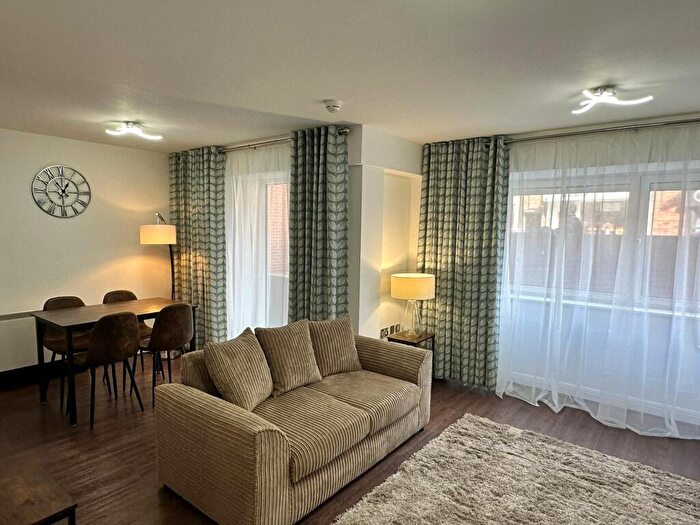 3 Bedroom Apartment To Rent In Royal Plaza, Westfield Terrace, Sheffield, S1