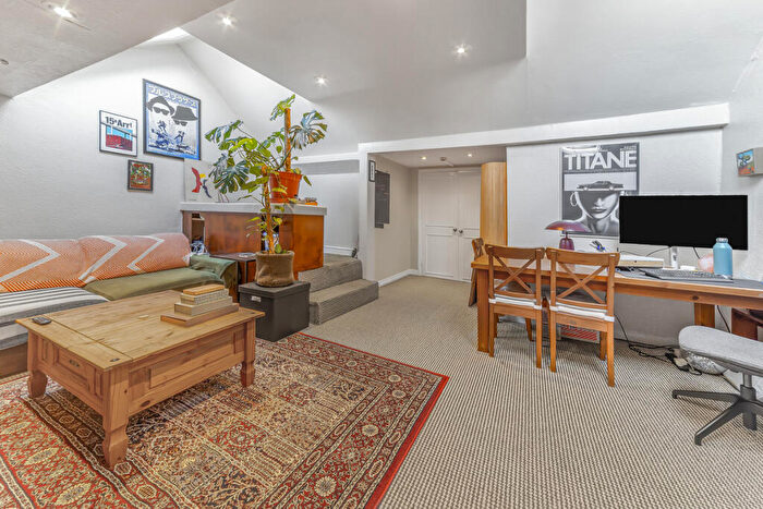 1 Bedroom Apartment To Rent In Cavendish Road, London, SW12