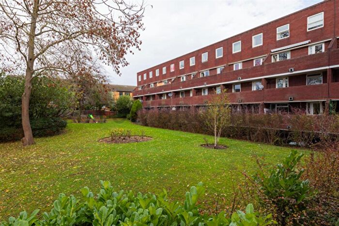 3 Bedroom Flat To Rent In Tamar Square, Woodford Green, IG8